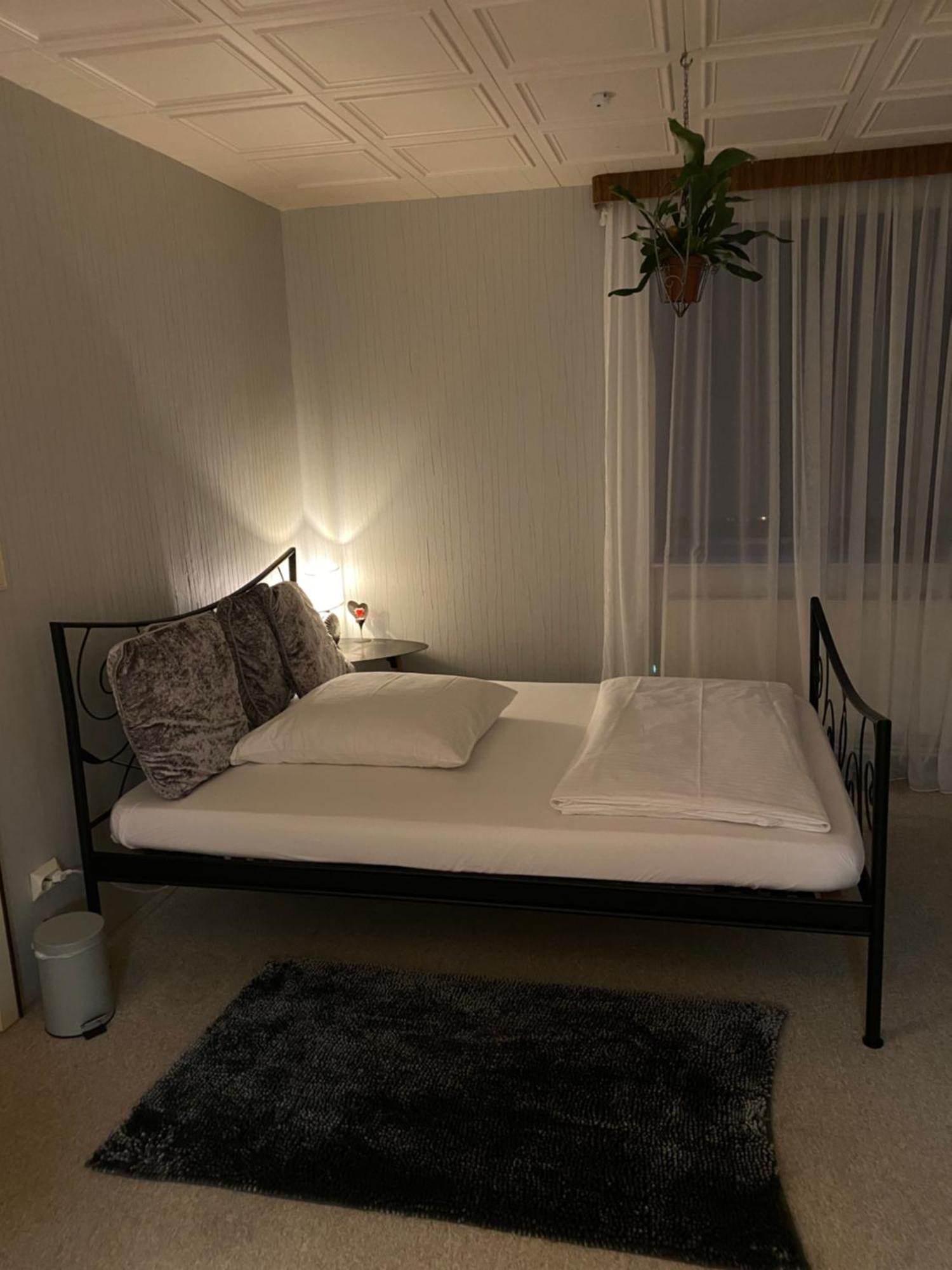 Privartzimmer 'Ausfahrt Freihalten' Husum  Kültér fotó