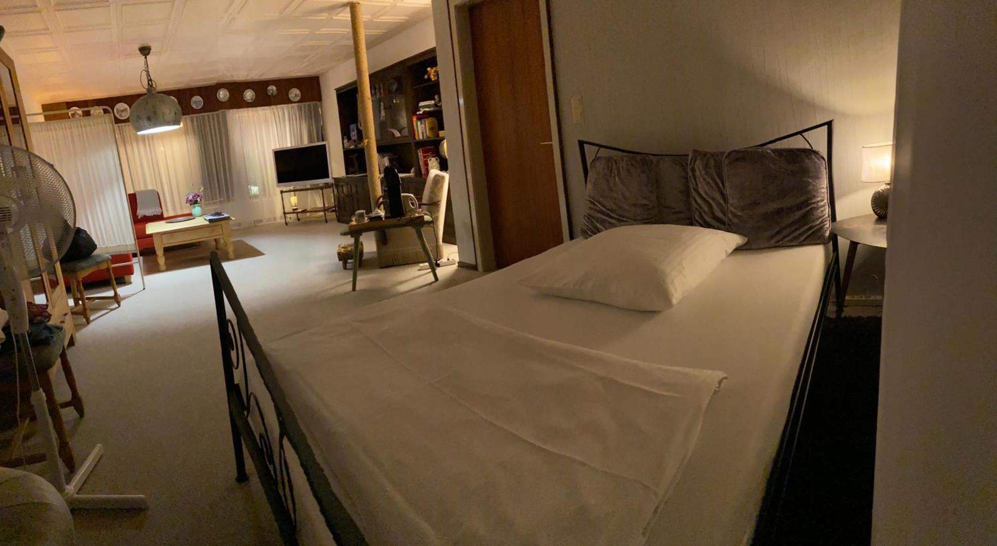 Privartzimmer 'Ausfahrt Freihalten' Husum  Kültér fotó